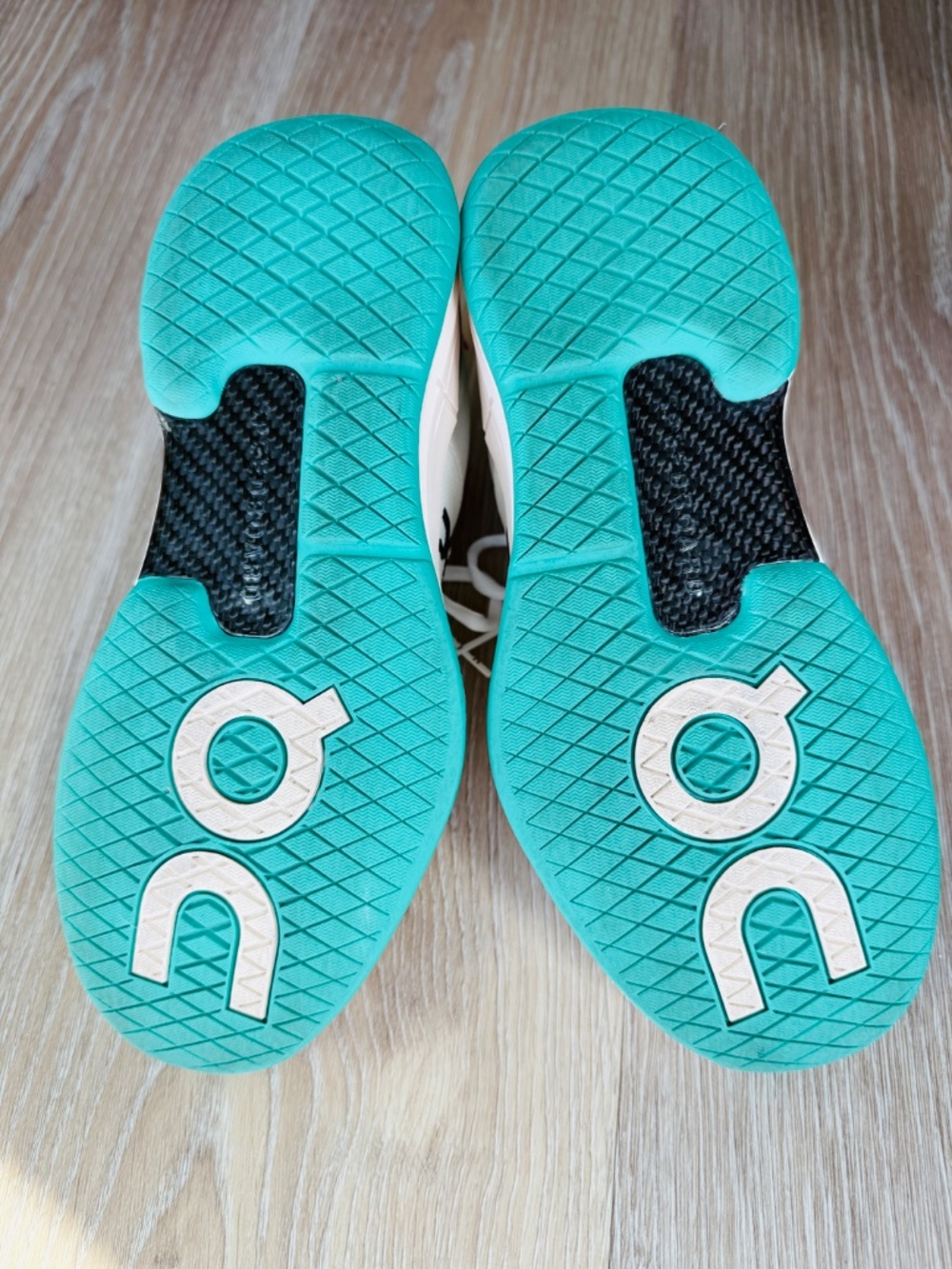 On Running "THE ROGER" & Swiss Engineering Collab Sneakers - Women’s 8 - Picture 10 of 10